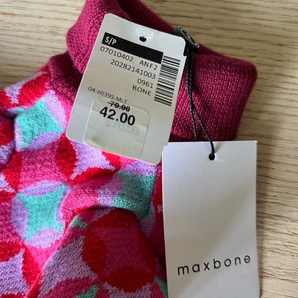 Holt Renfrew X MAXBONE Holiday 2022 Dog Sweater - Picture 4 of 5